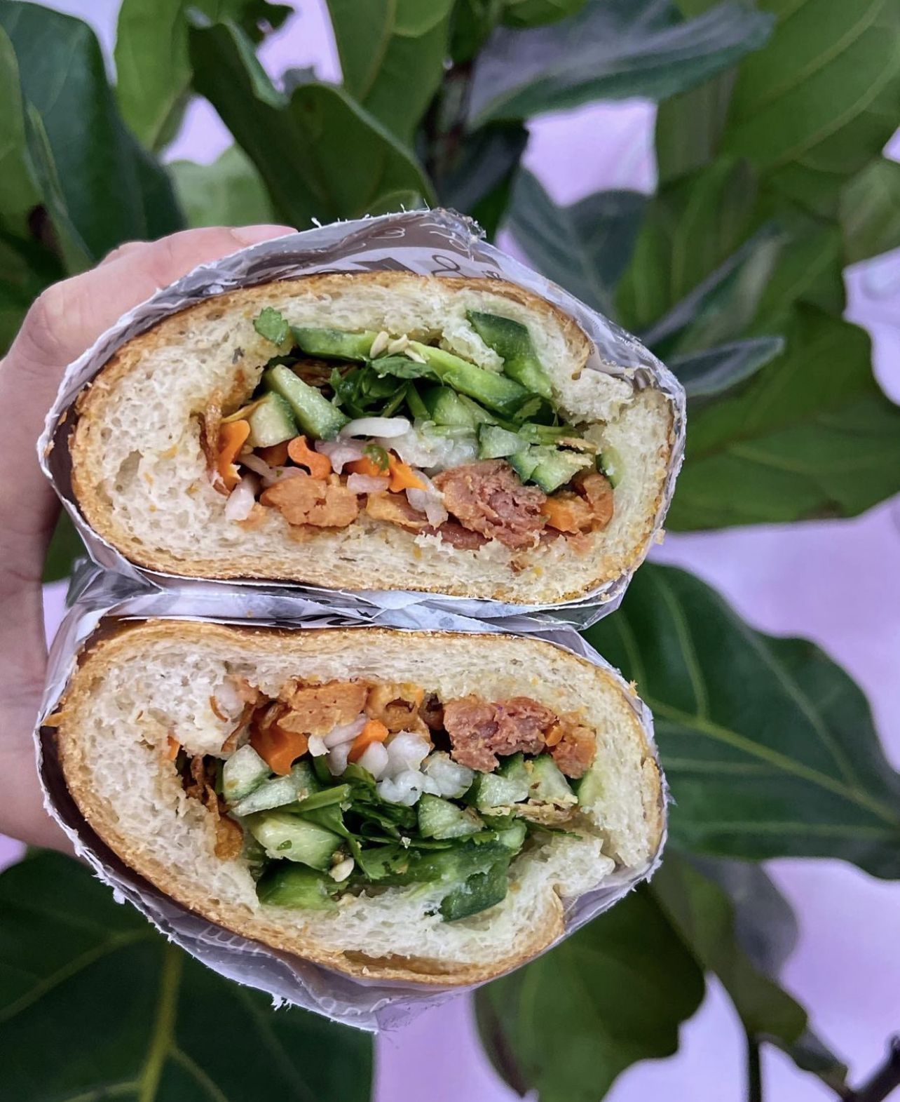 TEA-05 bánh mì cut in half